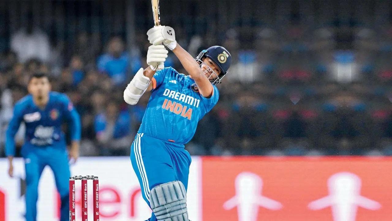सलामी बल्लेबाज यशस्वी जयसवाल ने कल इंदौर में अफगानिस्तान के खिलाफ 68 रनों की पारी खेली.