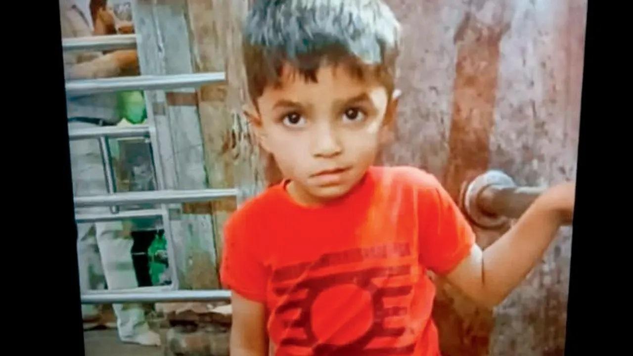 3 साल का बच्चा जिसका शव पानी के टैंक में मिला था.