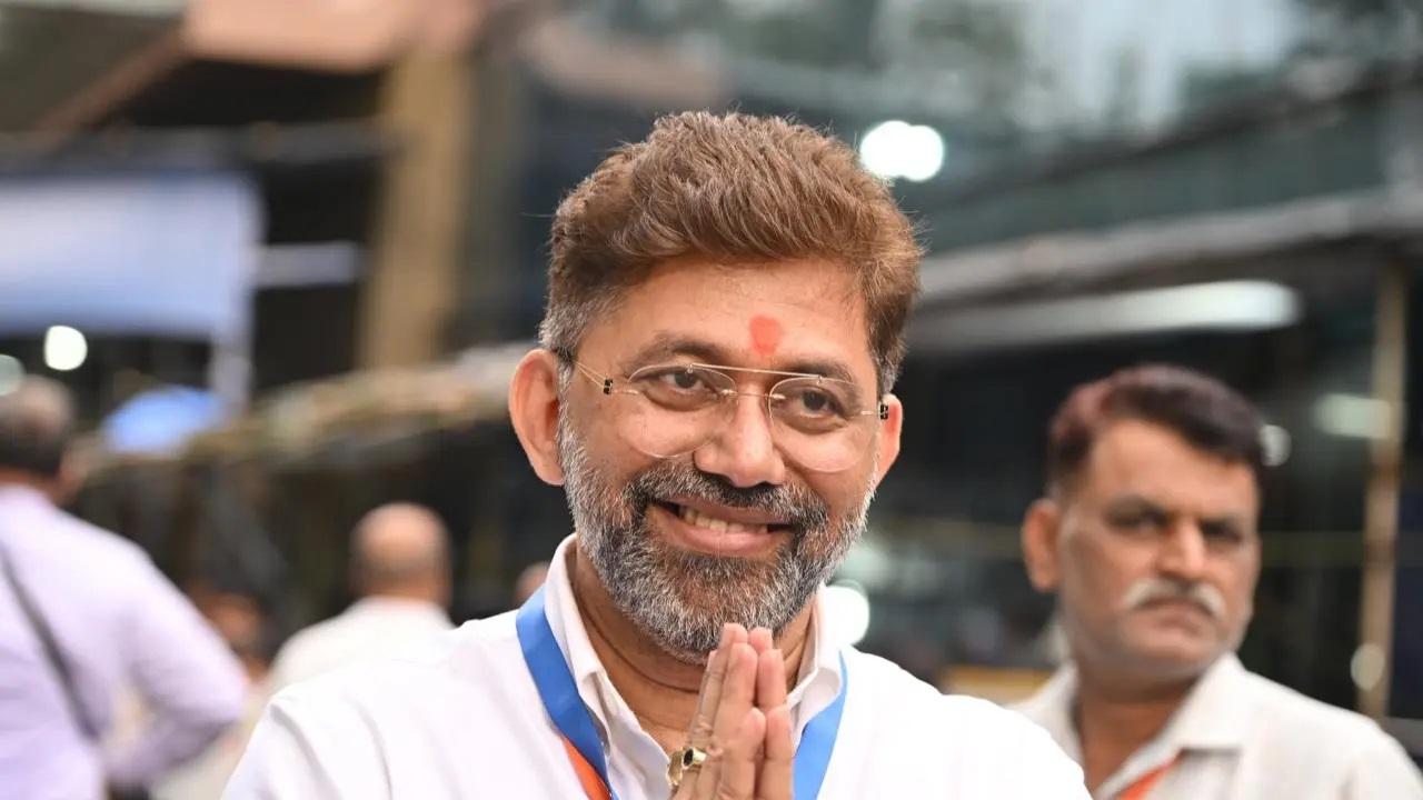 वर्तमान MCA के उपाध्यक्ष संजय नाइक को भी वानखेड़े स्टेडियम में देखा गया.