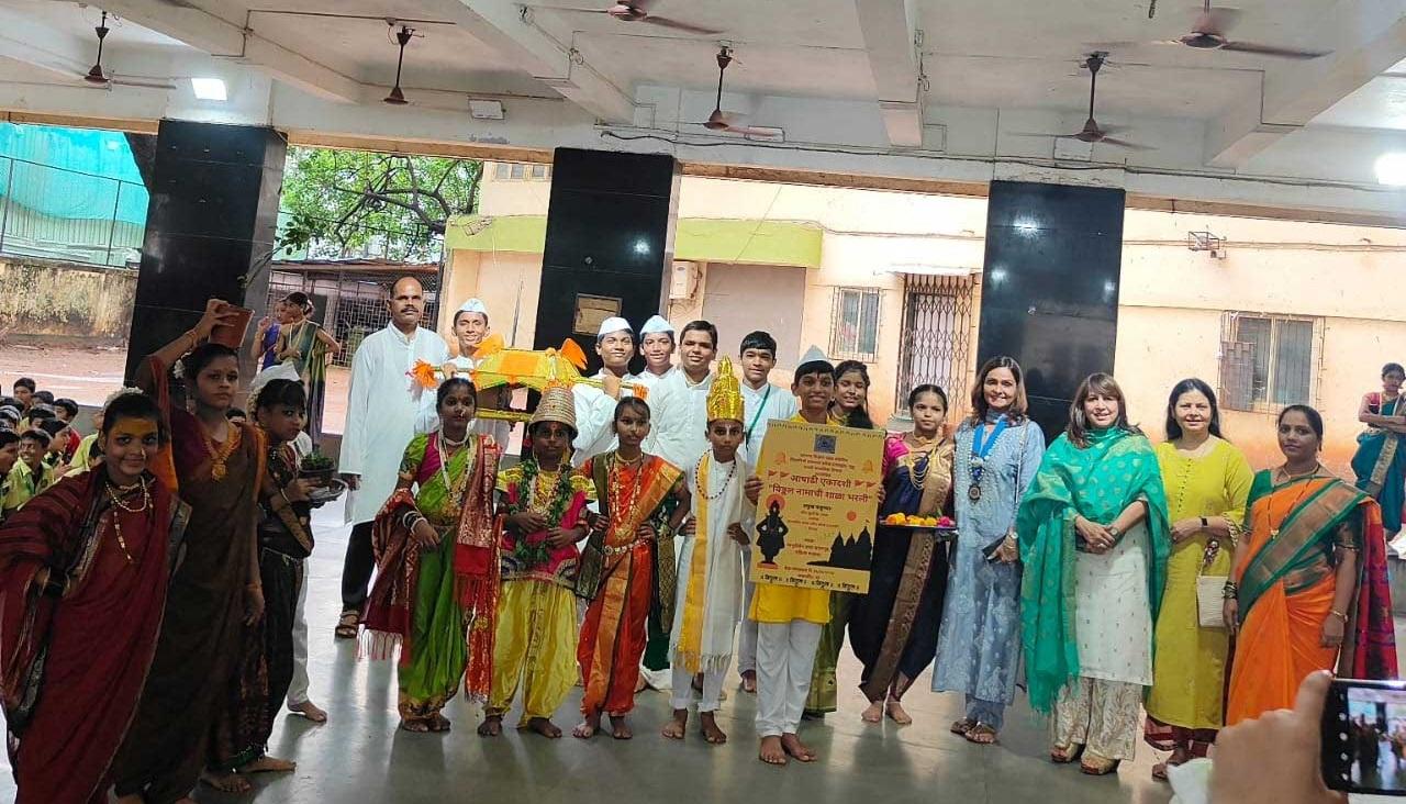साथ ही उपाध्यक्ष सोनाली परिख ने भी कार्यक्रम में भाग लिया और कार्यक्रम की शोभा बढ़ाई. 