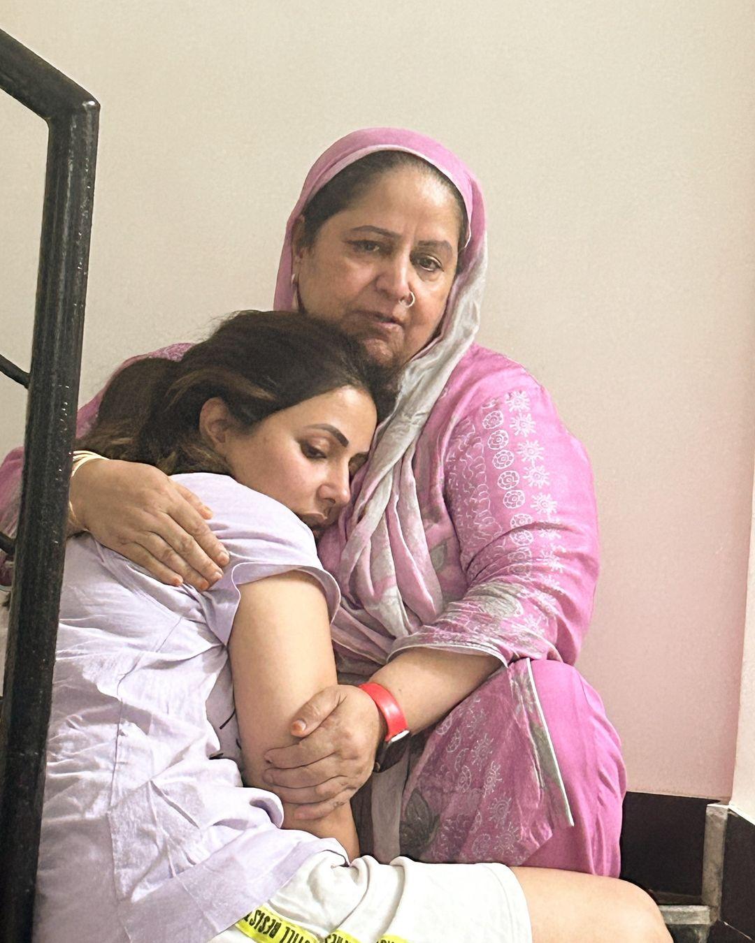 टीवी अभिनेत्री ने इस पोस्ट में आगे लिखा, `मेरे मां को जो सदमा लगा वह अवर्णनीय था लेकिन उसने मुझे पकड़ने और अपना दर्द भूलने का एक तरीका ढूंढ लिया. एक महाशक्ति जिसमें माताएं हमेशा श्रेष्ठ होती हैं.`
