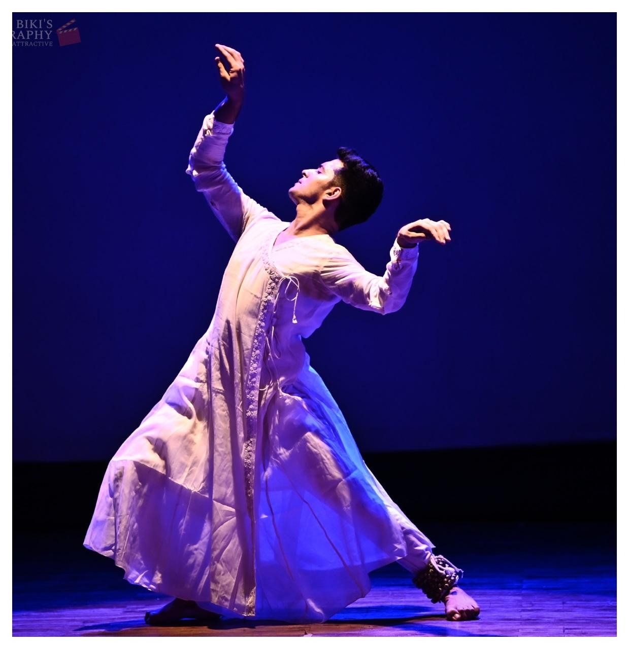 कथक नर्तक सुशांत गौरव उस्ताद फसीह उर रहमान के शिष्य हैं जो महाराज गुलाम हुसैन के प्रमुख शिष्य थे. जिन्होंने पाकिस्तान में कथक को लोकप्रिय बनाया और विभाजन के बाद कथक के लाहौर घराने की स्थापना की. सुशांत ने लखनऊ घराने में पंडित बिरजू महाराज और विदुषी ममता महाराज से प्रशिक्षण लिया.लाहौर लखनऊ घराने के एकमात्र प्रतिपादक होने के नाते, उनके प्रशिक्षण में कथक के पुराने पारंपरिक दृष्टिकोण की गहरी समझ, विशेष रूप से अति-विलंबित लय की महारत के साथ-साथ कथक और सूफीवाद की दरबारी शैलियों का प्रभाव शामिल था. उनकी अधिकांश रचनाएँ गायकी अंदाज़ पर आधारित हैं जो कथक की फ़ारसी जड़ों से निकली हैं और उनके साथ अमीर खुसरो, सिराज औरंगाबादी, मियां तानसेन, वली मुहम्मद और अन्य महान कवियों की कविताएं हैं. मल्लिका को ग़ज़ल फ़रीदा ख़ानम साहिबा से प्रेरित और निर्देशित होने का सौभाग्य मिला है और वह ग़ज़ल प्रस्तुति की अपनी शैली को बुनियादी दृष्टिकोण से विकसित कर रही हैं. एमडीआई गुड़गांव से ह्यूमन रिसोर्स मैनेजमेंट में एमबीए भी कर रहा हूं. उनका नाम फोर्ब्स की 30 अंडर थर्टी लिस्ट में भी आ चुका है.