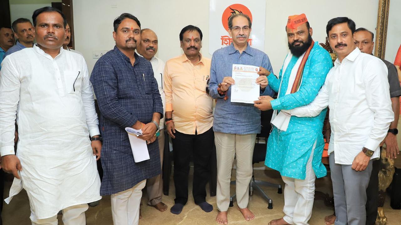 ठाकरे ने मराठा आरक्षण पर केंद्र सरकार से निर्णायक भूमिका की अपेक्षा की है और राज्य स्तर पर इसे लागू करने की सीमाओं को स्पष्ट किया है. 