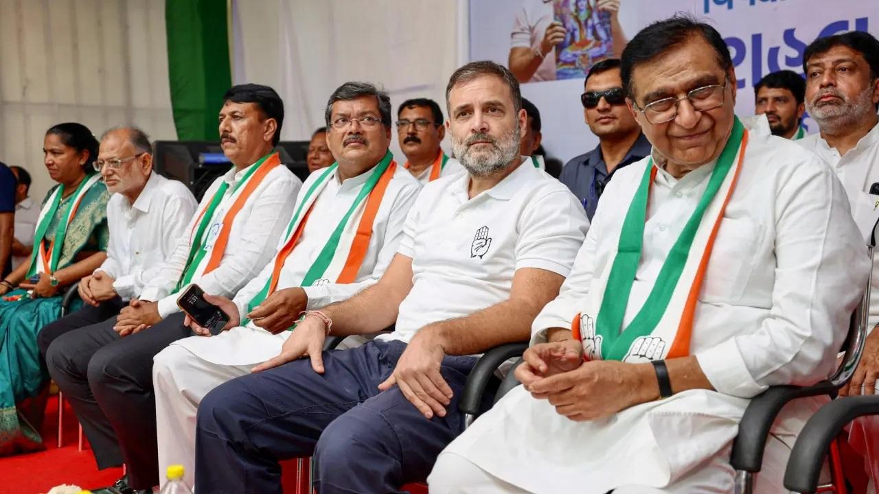 वरिष्ठ कांग्रेस नेता राहुल गांधी ने शनिवार को कहा कि उनकी पार्टी अगले चुनाव में गुजरात में भाजपा को उसी तरह हराएगी, जैसे उसने हाल के लोकसभा चुनावों में अयोध्या में हराया था.