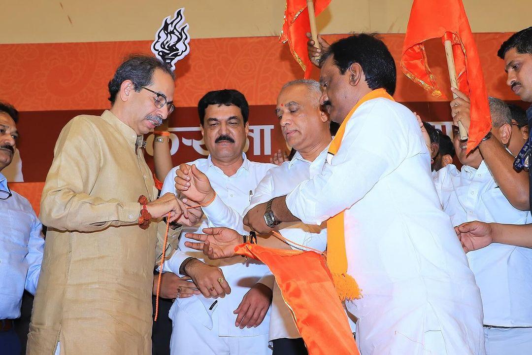 उद्धव ठाकरे ने शिवसंकल्प सम्मेलन में बताया कि मोदी की गारंटी को लोगों ने नकार दिया. यहीं वजह है कि लोक सभा चुनाव में मोदी का मैजिक काम नहीं आया.`