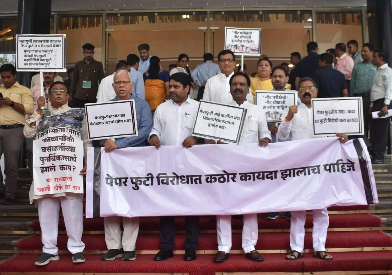 महाराष्ट्र के उपमुख्यमंत्री देवेंद्र फडणवीस ने सोमवार को कहा कि राज्य विधानमंडल के चल रहे मानसून सत्र के दौरान परीक्षा पेपर लीक रोकने के लिए एक कानून बनाया जाएगा.