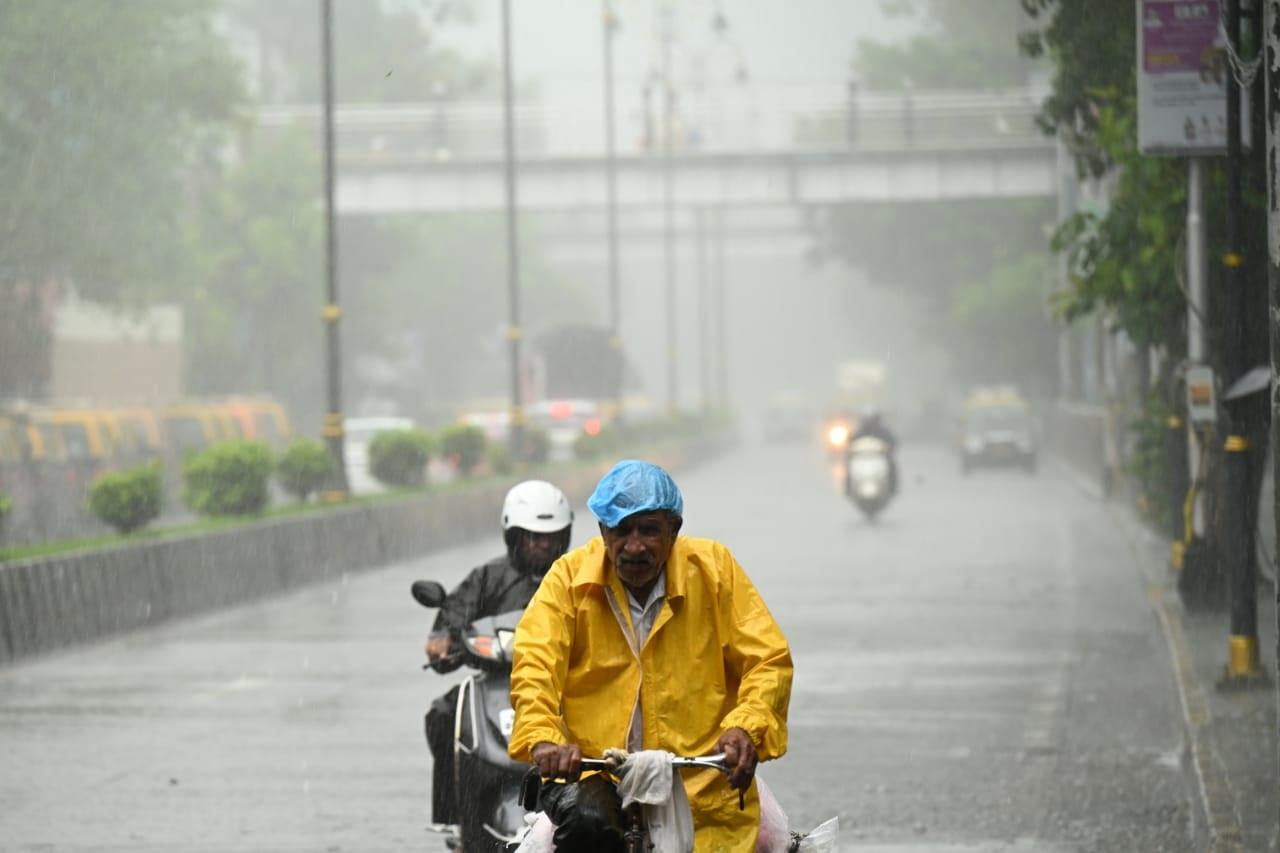 साथ ही उन्होंने निवासियों से सतर्क रहने और आवश्यक सावधानी बरतने का आग्रह किया.