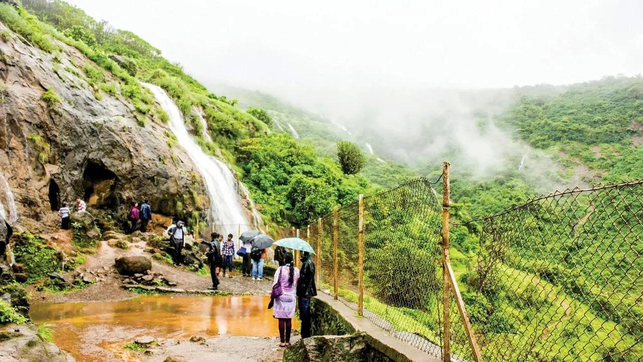 लोनावला में हुए हादसे के बाद हरकत में आया प्रशासन