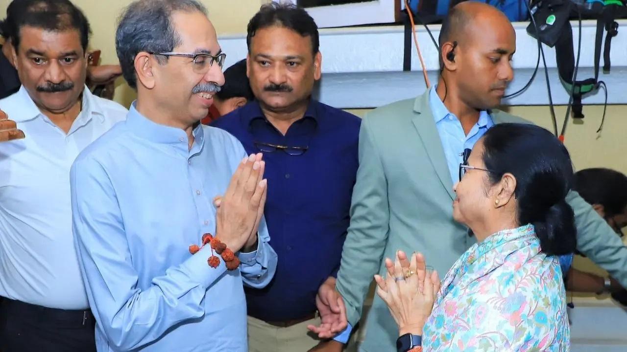 तृणमूल कांग्रेस, एनसीपी (सपा) और शिवसेना (यूबीटी) विपक्षी दल इंडिया ब्लॉक के घटक हैं. 