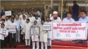 मानसून सत्र के दौरान विधानसभा में विरोध प्रदर्शन करते नेता. (फोटो/समीर आबेदी)
