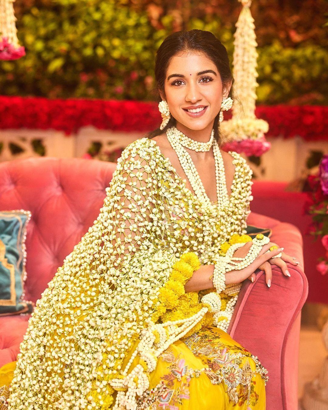 बता दें कि राधिका मर्चेंट अब बहुत अंबानी परिवार की बहू बनने वाली हैं. उनकी शादी का फैंस को भी बेसब्री से इंतजार है.  