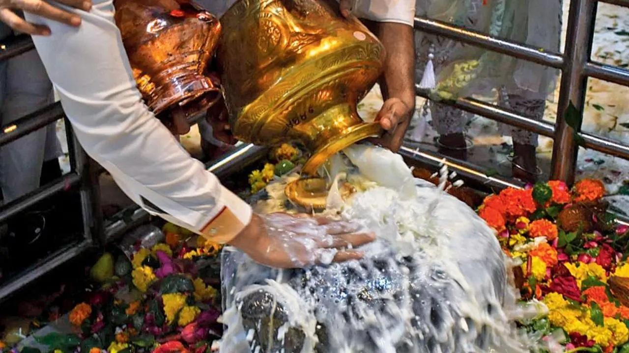 मुंबई के बाबुलनाथ मंदिर की फाइल फोटो