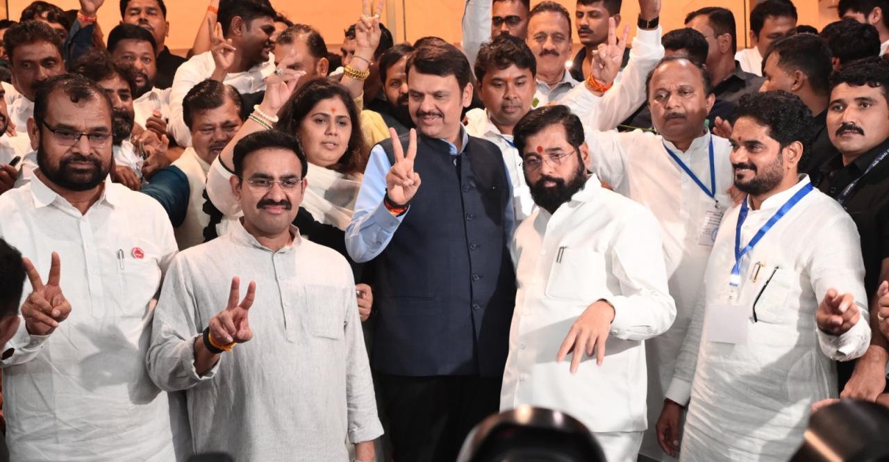 विधान परिषद चुनाव में महायुति से शिवसेना की भावना गवली (24 वोट) और कृपाल तुमाने (25 वोट) ने जीत हासिल की. 