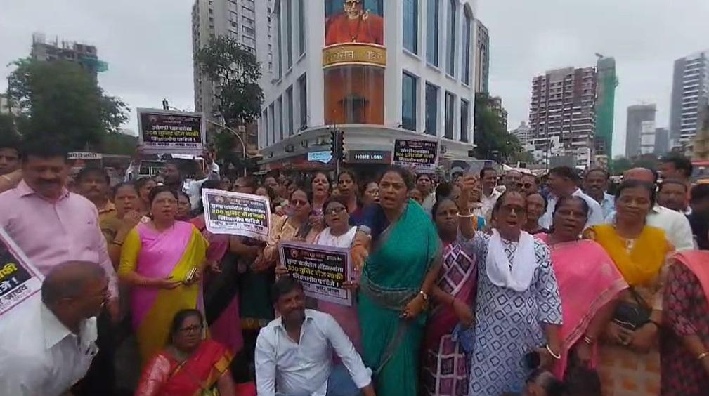 उद्धव ठाकरे के आदेश से और शिवसेना नेता व युवा सेना प्रमुख आदित्य ठाकरे की सूचना के अनुसार आज दो जुलाई की सुबह 11 बजे विभिन्न शहरी क्षेत्रों में जोरदार आंदोलन किया जाएगा.