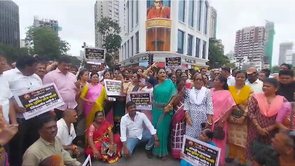 महायुती के कार्यकर्ताओं ने कहा कि हर महीने मडिलल क्लास लोगों को बिजली के भारी बिलों का भुगतान करना पड़ता है, इसमें राहत मिलना हर भारतीय का अधिकार है, उनके अधिकारों के लिए हम पूरे महाराष्ट्र में आंदोलन करेंगे.