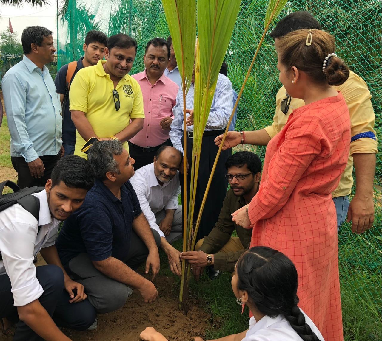 उन्होंने अपने समुदाय में व्यापक परिवर्तन लाने के लिए हरित क्षेत्र में कार्यक्रमों की शुरुआत की है और लोगों को अपने पर्यावरण के प्रति जागरूक किया है.  