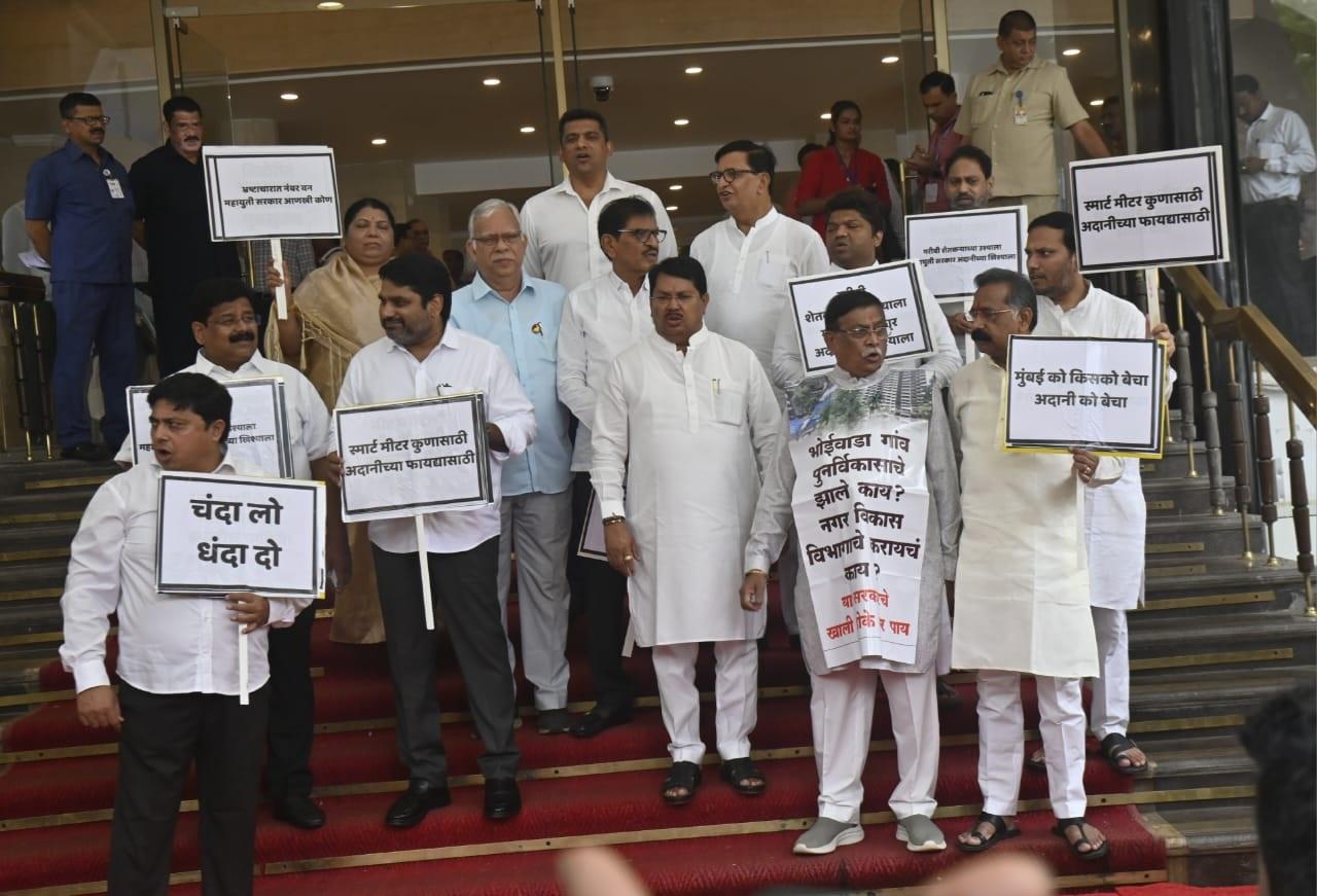इसके बाद नाराज महिला ने कलाई काटने की कोशिश की उसे हल्की चोट आई है. घटना  विधान भवन के सामने उषा मेहता चौक पर शाम 5.45 बजे की है.