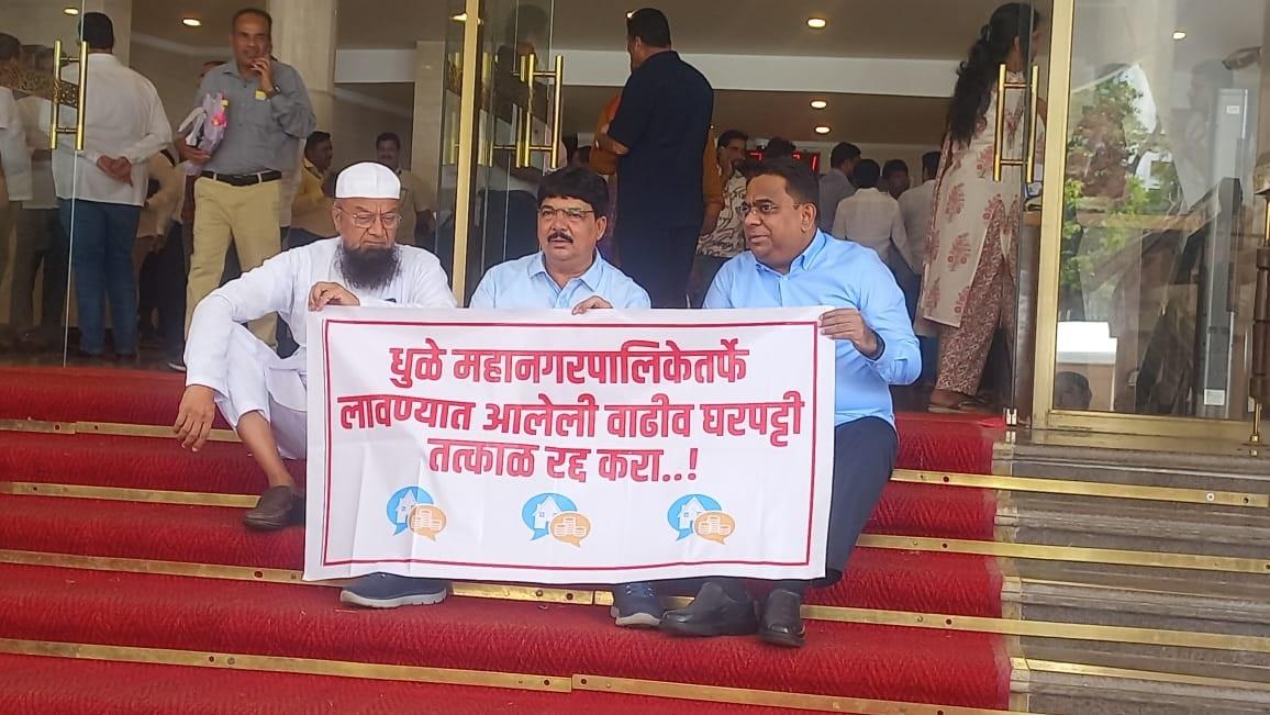 ये नारेबाजी करते हुए विपक्ष के नेताओं ने भी अपनी अपनी समस्याओं पर सवाल किए.