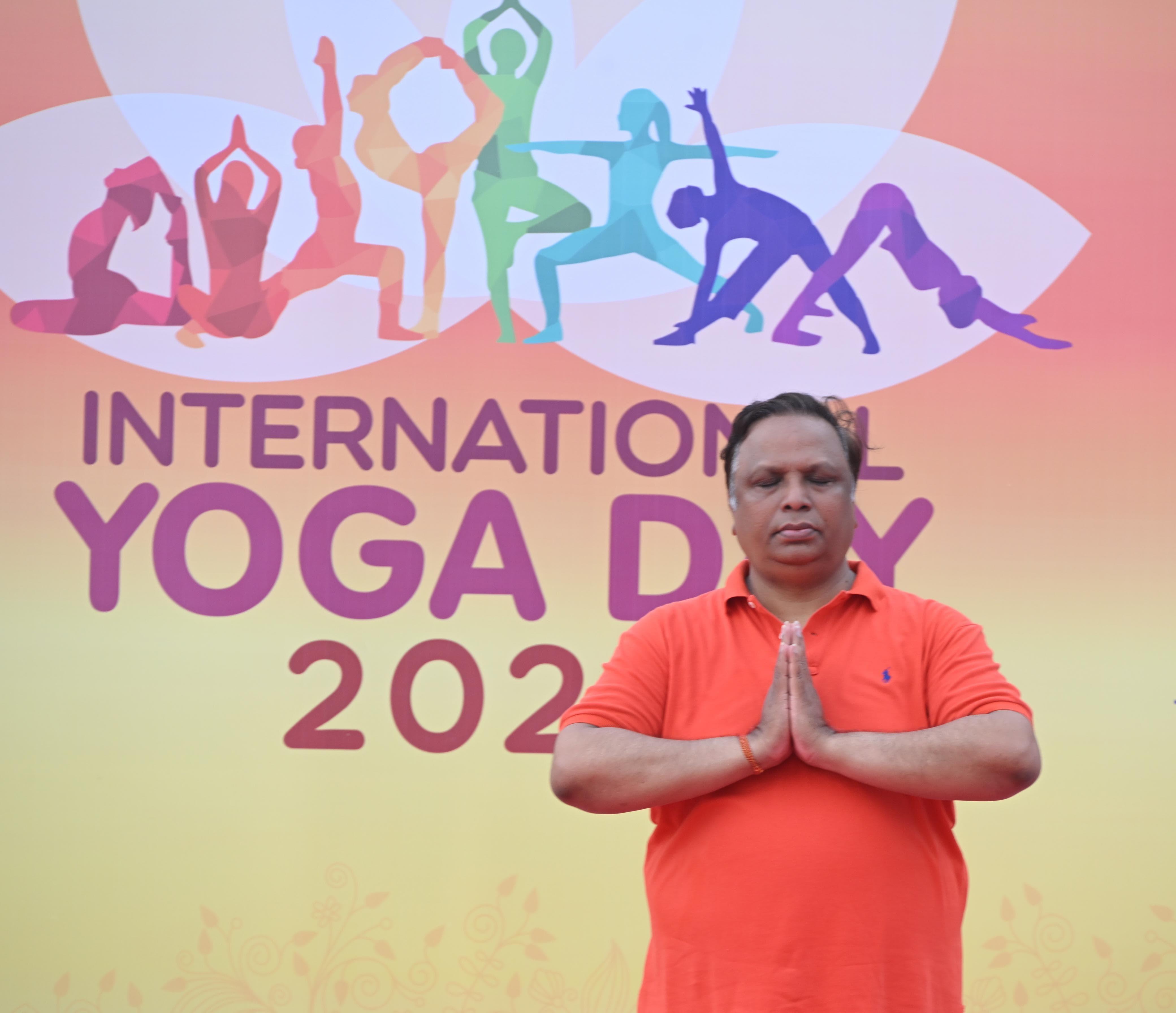 इस दौरान योग प्रशिक्षकों ने विभिन्न योगासन और प्राणायाम के अभ्यास कराए, जिसका सभी ने आनंद लिया. विधायक आशीष शेलार ने कार्यक्रम के बाद नागरिकों, नगरपालिका कर्मचारियों और पुलिस कर्मचारियों का धन्यवाद किया.