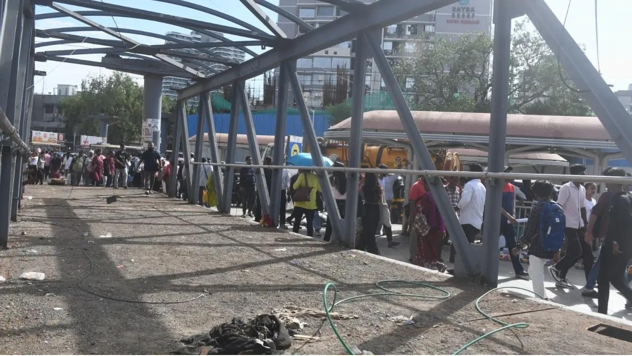 बांद्रा स्काईवॉक तोड़ने के बाद पैदल चलने वाले लोगों को उम्मीद थी कि बांद्रा स्टेशन के ओर जाने वाला रास्ता और बेहतर करेंगे. 