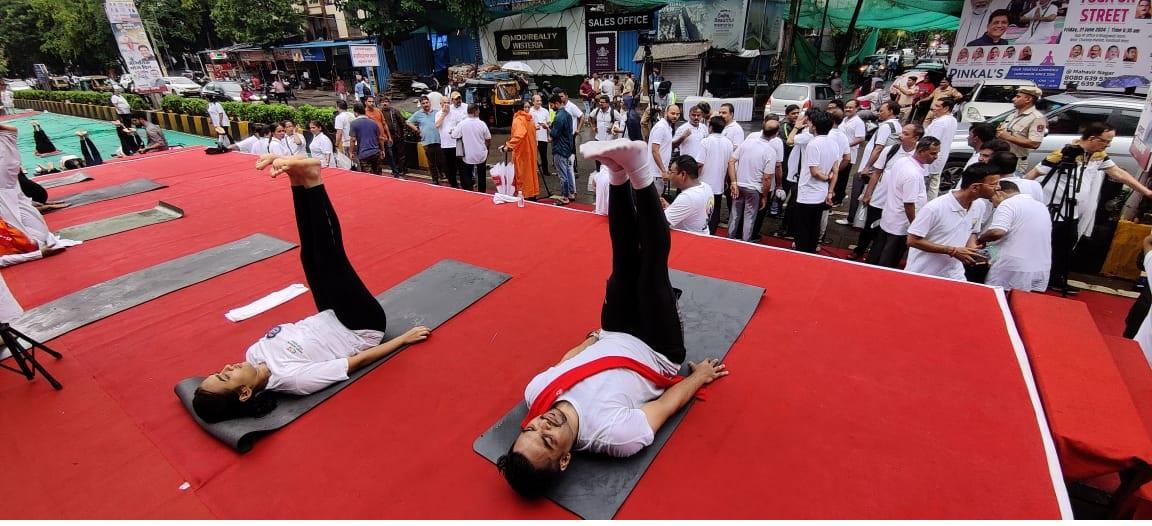 आयोजन का मुख्य उद्देश्य योग के महत्व को प्रमोट करना और योग के जरिये स्वास्थ्य व सामाजिक सद्भाव को बढ़ावा देना था. आयोजन स्थल पर योग शिक्षकों द्वारा विभिन्न योगासनों का प्रदर्शन किया गया, जिसमें सूर्य नमस्कार, प्राणायाम, और ध्यान जैसी क्रियाएं शामिल थीं.
