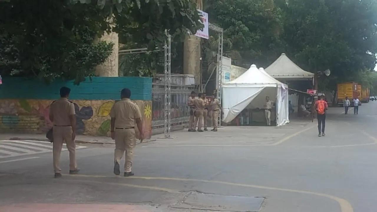 एकनाथ शिंदे और अजीत पवार के विद्रोह के बाद शिवसेना और एनसीपी में विभाजन के बाद 2024 का चुनाव बदले हुए राजनीतिक परिदृश्य में लड़ा गया था.