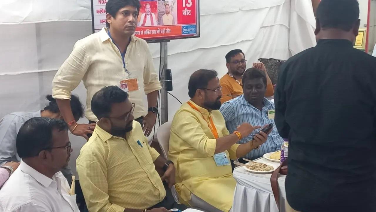 19 अप्रैल से 20 मई तक पांच चरणों में हुए आम चुनावों में महाराष्ट्र में 61.33 प्रतिशत मतदान हुआ.