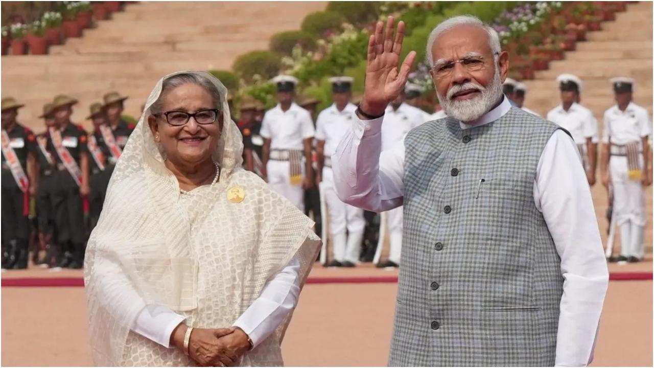 प्रधानमंत्री मोदी और बांग्लादेश की प्रधानमंत्री शेख हसीना. फोटो/पीटीआई