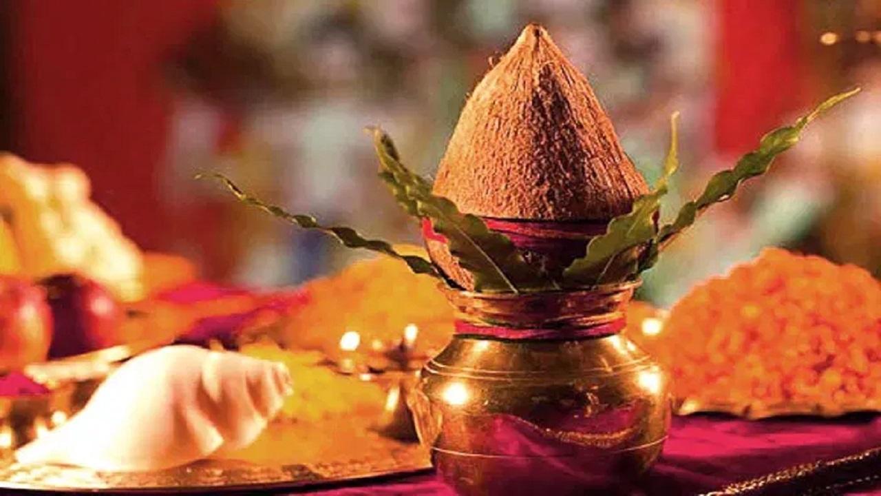 नारियल को पूजा के लिए पवित्र माना जाता है. 
