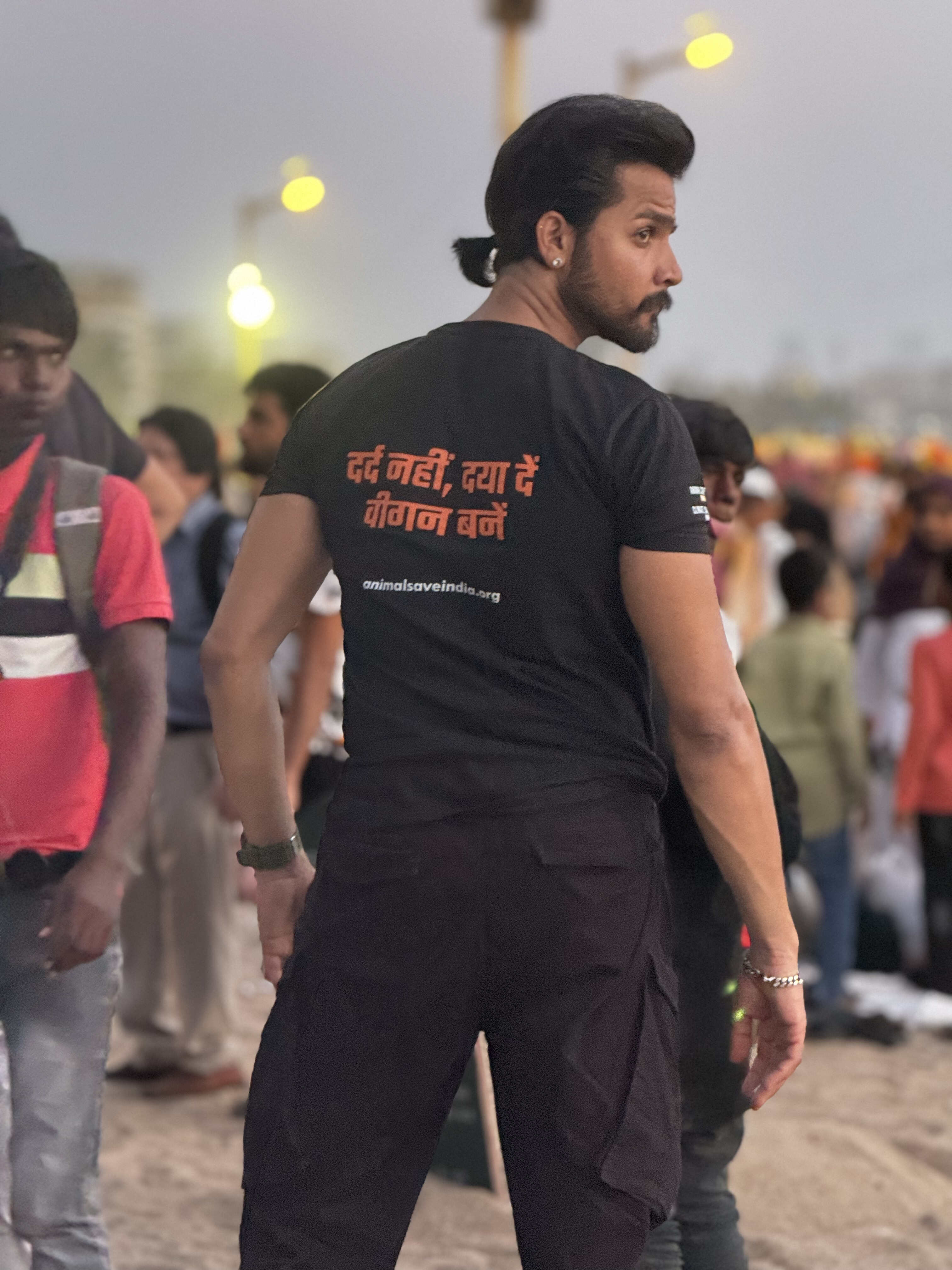 उपस्थित लोगों ने जानवरों के अधिकारों के लिए लड़ने और करुणा का संदेश फैलाने की नई प्रतिबद्धता के साथ वापसी की. 