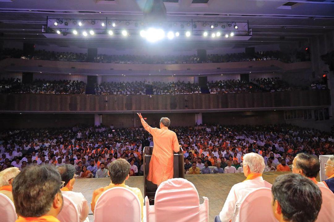 कार्यक्रम को संबोधित करते हुए उद्धव ठाकरे ने कहा कि `बीजेपी यह खबर फैलाकर अपनी विफलता छिपाने की कोशिश कर रही है कि शिवसेना (यूबीटी) सत्तारूढ़ एनडीए में शामिल होगी.` 