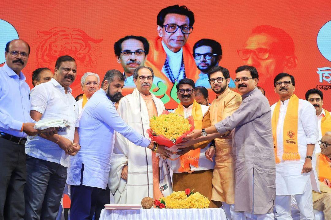 सभा में उन्होंने कहा कि `लोकसभा चुनाव में वोट के लिए राज ठाकरे हिंदू, मुलसमान, सिख, दलित और सभी लोगों का धन्यवाद दिया. जो वो कभी नहीं करते.`