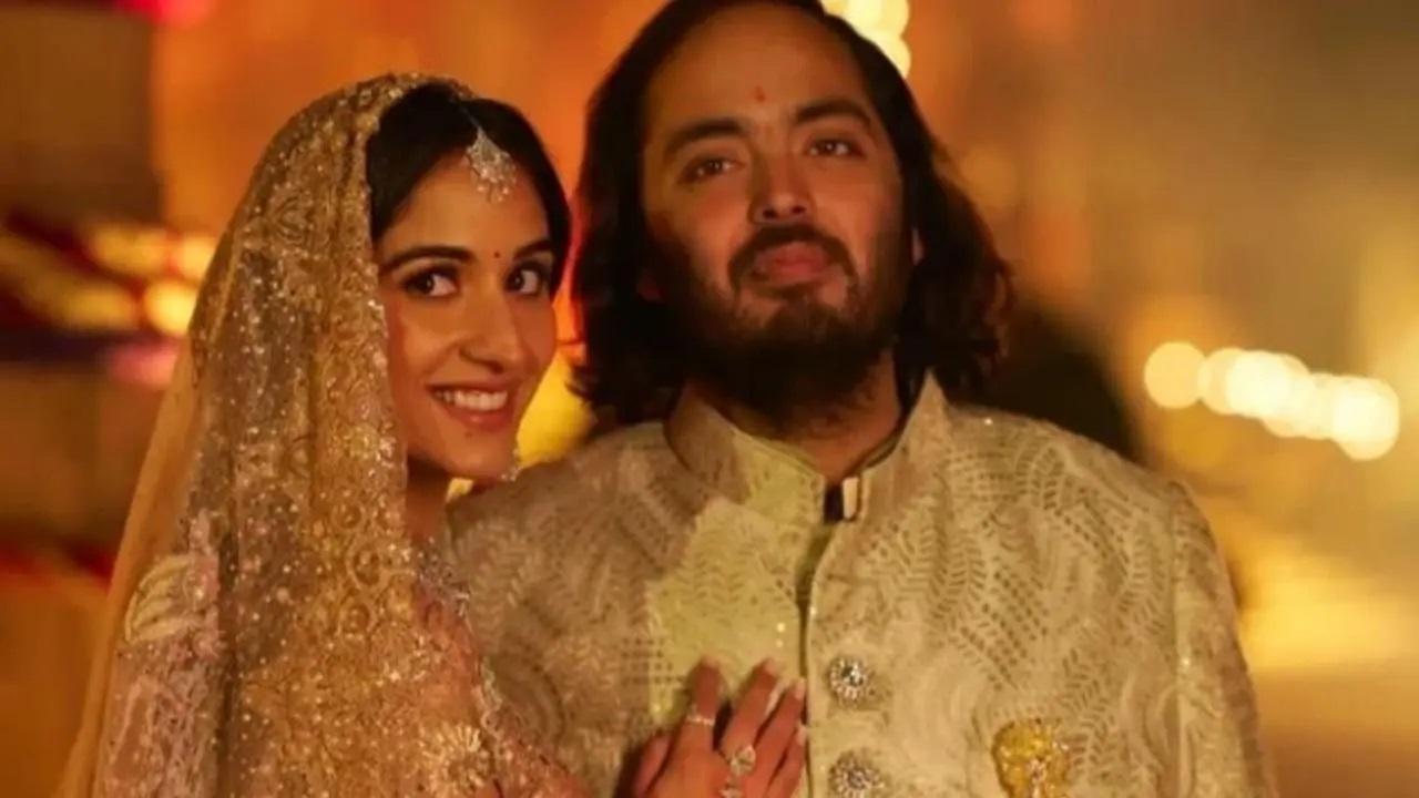 अनंत अंबानी और राधिका मर्चेंट इस साल 12 जुलाई को मुंबई में शादी करने वाले हैं. बीकेसी स्थित जियो वर्ल्ड में इसकी तैयारी शुरू हो चुकी है.