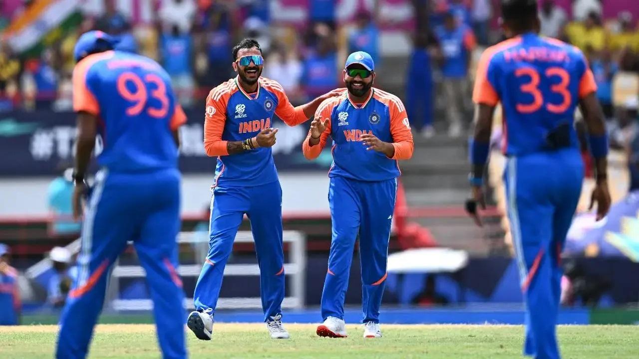 अगर 29 तारीख यानी आज कुछ ओवर्स हुए और फिर मैच नहीं हो पाया तो 30 तारीख को मैच वहीं से शुरू होगा, जहां एक दिन पहले खत्म हुआ होगा.