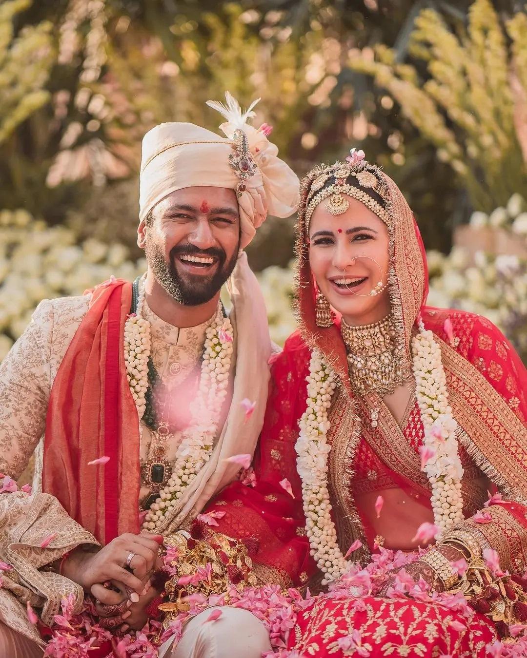 कैटरीना कैफ ने भी अपनी शादी के लिए सब्यसांची का लहंगा चुना था. वह इस लहंगे में काफी सुंदर लग रही थीं.