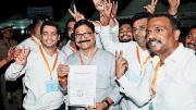 4 जून को विजेता घोषित किए जाने के बाद शिवसेना उम्मीदवार रविंद्र वायकर. फोटो/सतेज शिंदे