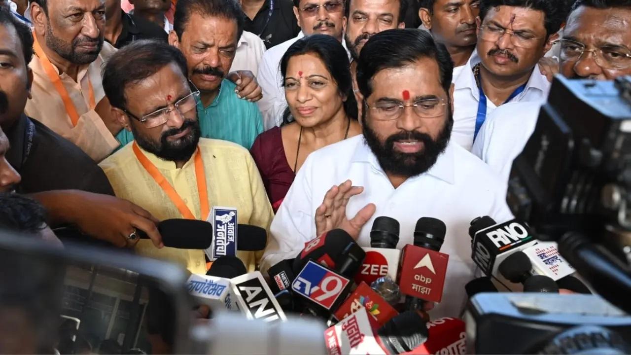 सीएम शिंदे जाहिर तौर पर नासिक लोकसभा सीट का जिक्र कर रहे थे, जहां शिवसेना ने भाजपा और एनसीपी के विरोध के बावजूद हेमंत गोडसे को मैदान में उतारा था. गोडसे शिवसेना (यूबीटी) उम्मीदवार से पीछे चल रहे हैं.