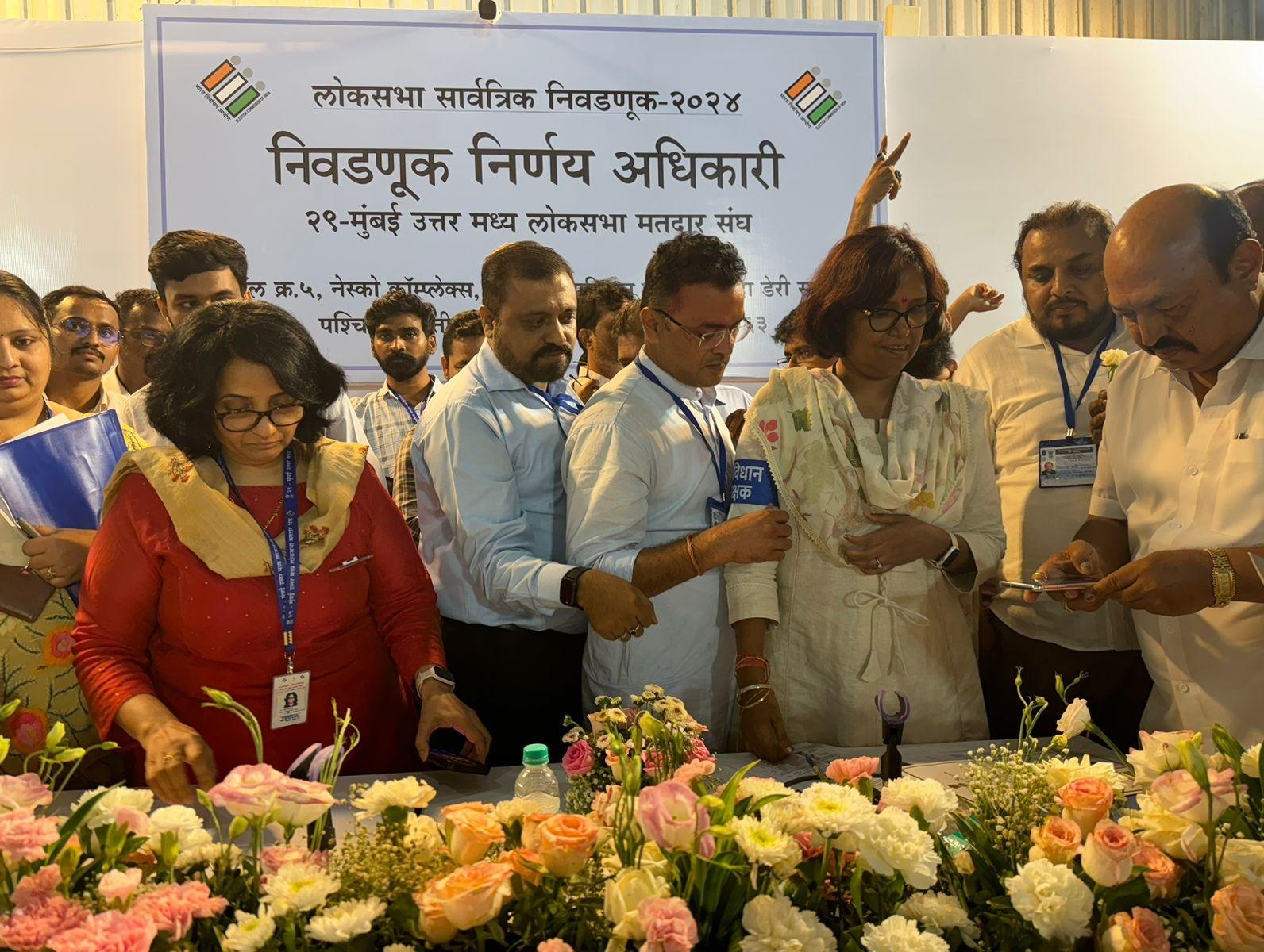 उन्होंने लिखा, `मुझे लोकतंत्र के मंदिर भारतीय संसद का सदस्य बनने का अवसर मिला है। मैं इस अवसर का लाभ उठाने की पूरी कोशिश करूंगा. वह संवैधानिक मूल्यों को विकसित करने, निर्वाचन क्षेत्र, मुंबई और महाराष्ट्र के लोगों के मन के मुद्दों को उठाने और उन्हें सही रास्ते पर लाने और लोगों की आकांक्षाओं को पूरा करने के लिए कड़ी मेहनत करने का वादा करते हैं. मैं इस जीत के लिए अपनी पार्टी के वरिष्ठों, सहयोगियों, कार्यकर्ताओं और भारत-महाविकास अघाड़ी के सभी नेताओं और कार्यकर्ताओं की कड़ी मेहनत और संयुक्त प्रयासों के लिए हमेशा आभारी रहूंगा. आप सभी को बहुत ज्यादा धन्यवाद..!`