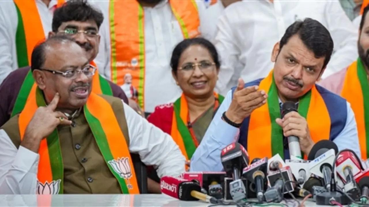 महाराष्ट्र के उपमुख्यमंत्री देवेन्द्र फड़णवीस ने अर्चना चाकुरकर का भाजपा में स्वागत किया और विश्वास जताया कि उनके जुड़ने से पार्टी मजबूत होगी. 