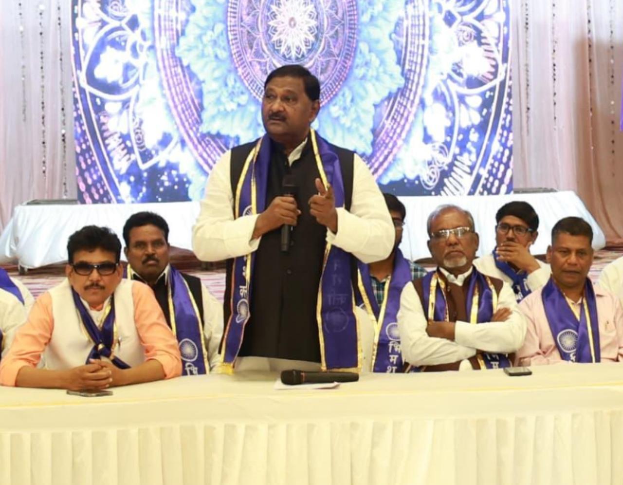 इस बैठक में अध्यक्षता भीमशक्ति के संस्थापक अध्यक्ष सांसद चंद्रकांत हंडोरे के अलावा नाशिक के पूर्व मेयर अशोक दिवे, भीमशक्ति के मध्य प्रदेश अध्यक्ष सुनील बोरसे, गोवा क्षेत्र के अध्यक्ष ज्ञानेश्वर वारखेड़कर, वरिष्ठ उपाध्यक्ष दिनकर ओकर, उपाध्यक्ष नामदेव पिंपले, मुंबई क्षेत्र के अध्यक्ष शशिकांत बनसोडे, महासचिव गोपालराव नेत्रपाले, महासचिव रवि सोनकांबले सहित पदाधिकारी उपस्थित थे.