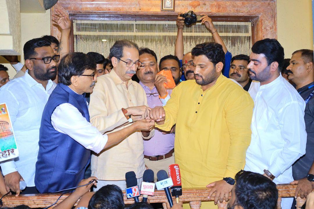 चंद्रहार पाटिल ने ठाकरे ग्रुप में शामिल होने से पहले ही शिवसेना नेता उद्धव ठाकरे का आभार व्यक्त किया था.`