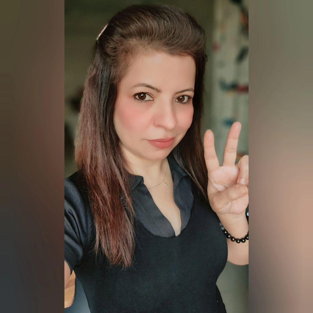 जेनिफर मिस्त्री बंसीवाल ने कुछ तस्वीरों के साथ एक वीडियो भी फैंस के लिए पोस्ट किया है. इसे अब तक हजारों लाइक मिल चुके हैं. 