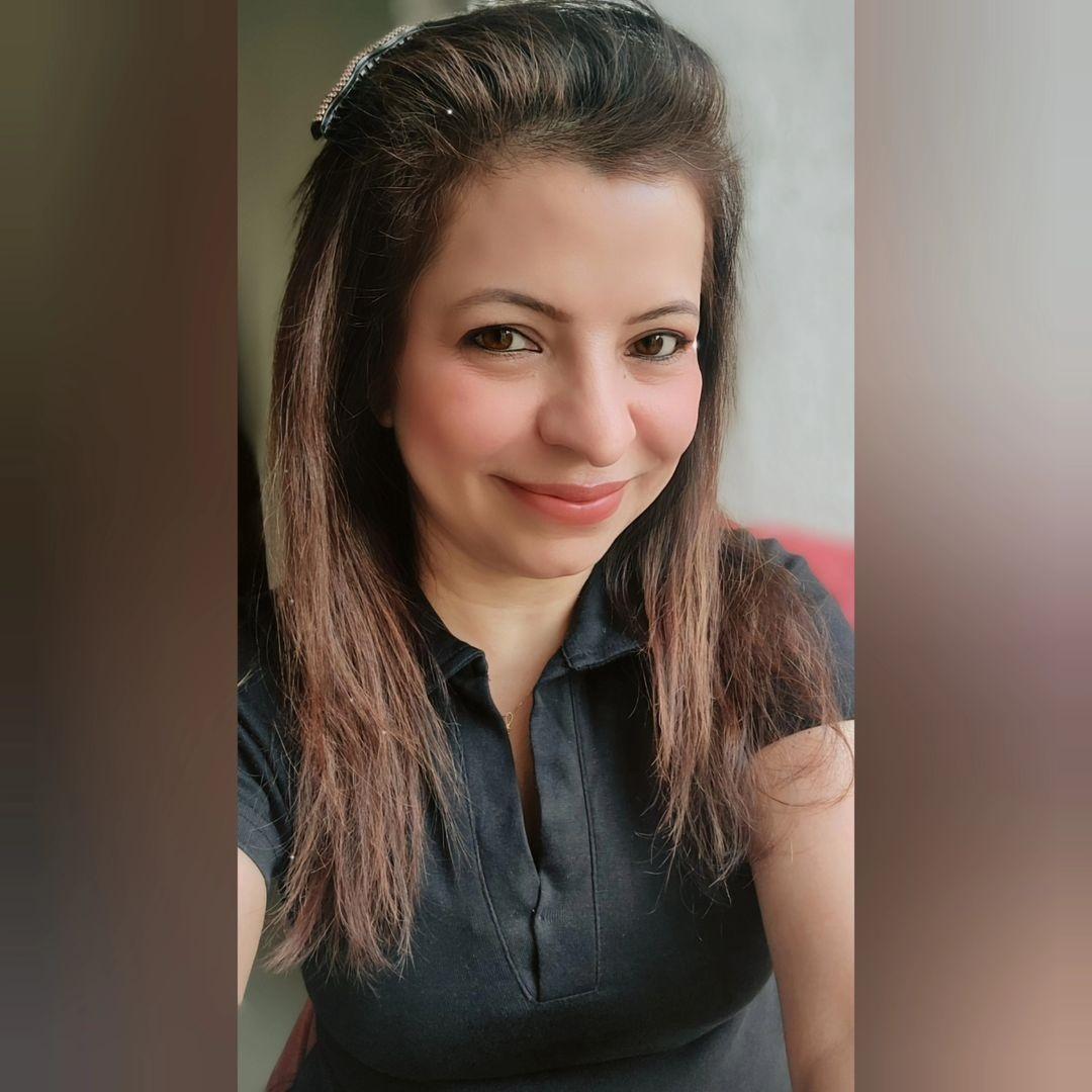 जेनिफर मिस्त्री बंसीवाल ने कुछ तस्वीरों के साथ एक वीडियो भी फैंस के लिए पोस्ट किया है. इसे अब तक हजारों लाइक मिल चुके हैं. 