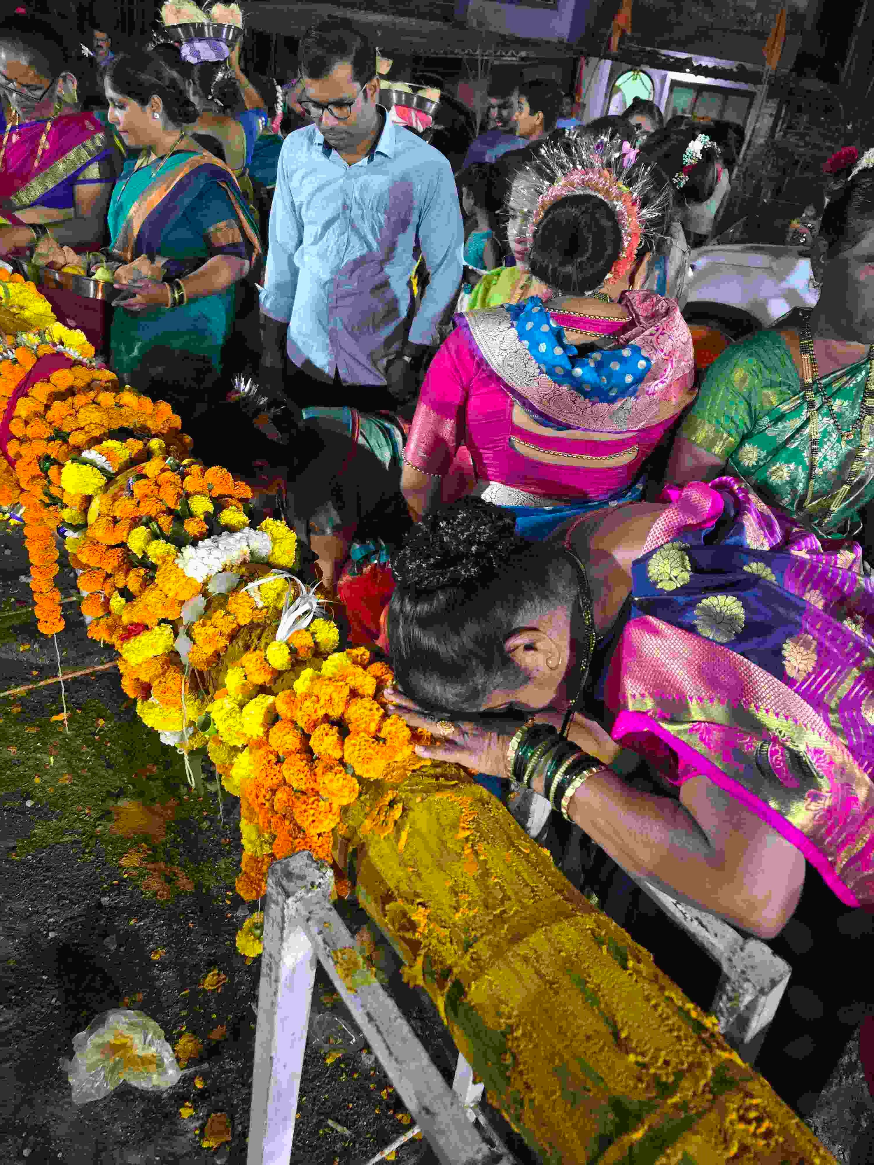 समुदाय का मानना है कि होली का मछली पकड़ने से गहरा संबंध है क्योंकि होली पूर्णिमा के बाद समुद्र में सबसे ऊंचे ज्वार का अनुभव होता है.