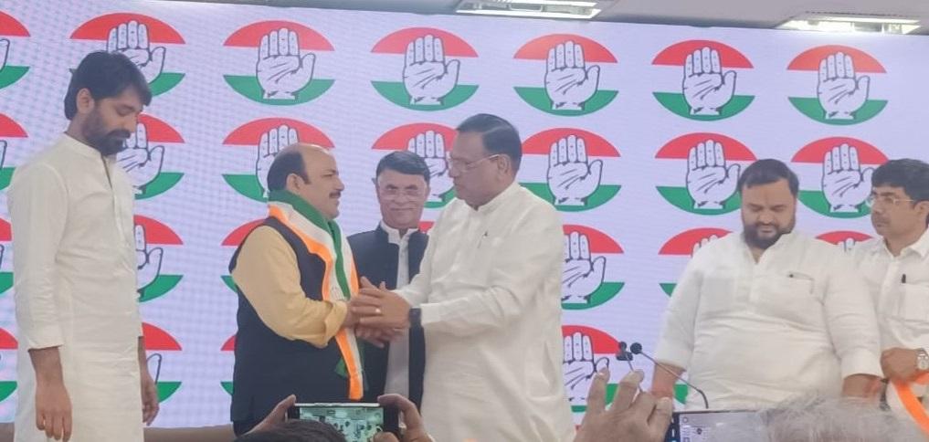 दानिश अली को पार्टी से जोड़ने के पीछे कांग्रेस के रणनीतिकारों की योजना मुस्लिम वोट बैंक को मजबूत करना है.