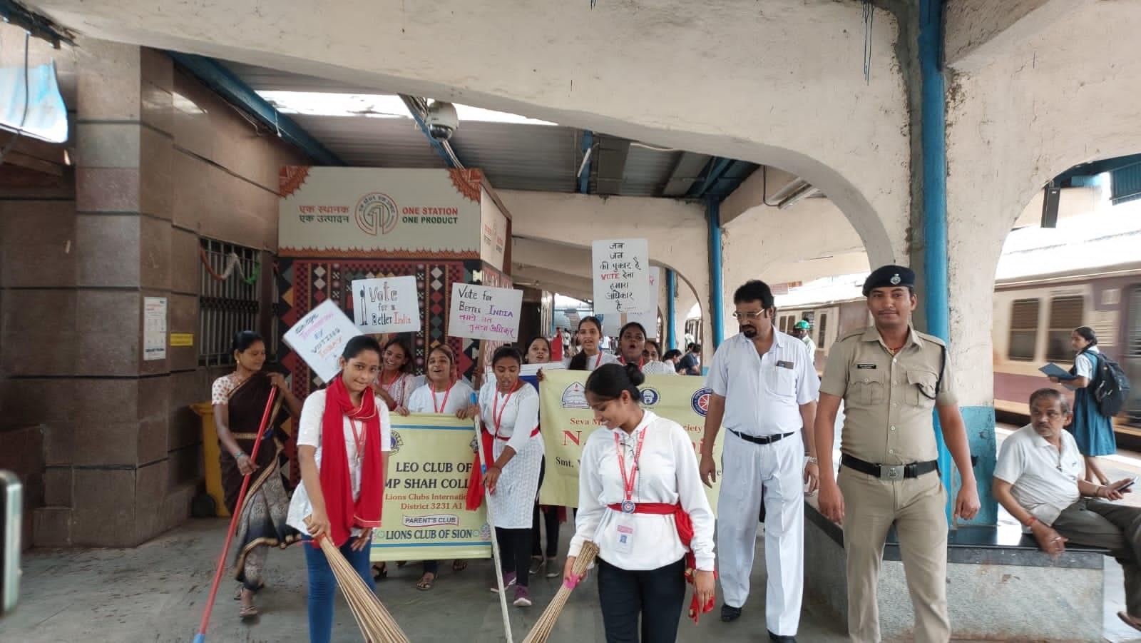 मणिबेन एमपी शाह महिला कॉलेज ऑफ आर्ट्स एंड कॉमर्स की छात्राओं ने इस आयोजन में काफी उत्साह दिखाया. 