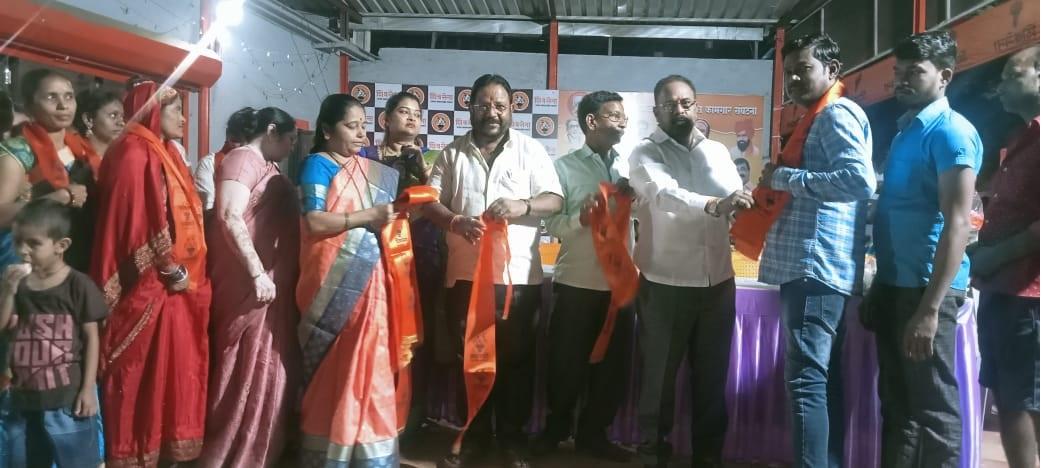 नायगांव में हुए इस भव्य कार्यक्रम में मुख्य अतिथि के तौर पार शिवसेना उपनेता ज्योति ठाकरे, बोईसर संपर्क संयोजिका उषा मराठे, उपजिला प्रमुख जनार्दन म्हात्रे, दिलीप चेंदवंकर, तालुका प्रमुख हरिहर पाटिल मौजूद दिखाई दिए. 
