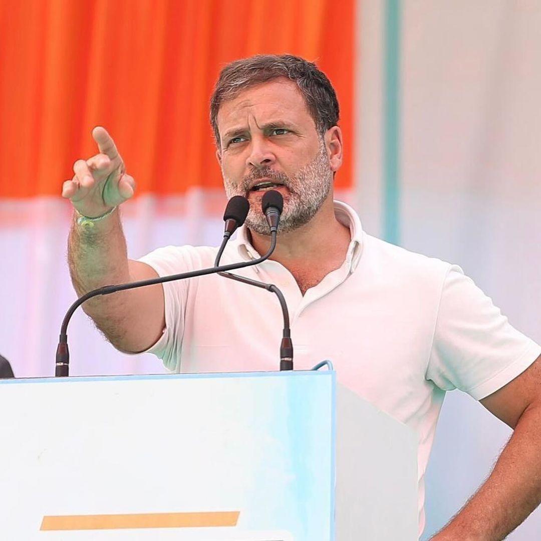 सभा के दौरान राहुल ने कहा, `भारतीय जनता पार्टी की सरकारों ने वन अधिकार अधिनियम के तहत हजारों दावों को बिना समझे गलत तरीके से खारिज कर दिया और आदिवासियों को जंगलों से दूर कर दिया हैं. मोदी सरकार ने हिंदुस्तान के सबसे बड़े 20-25 अरबपतियों का कितना कर्जा माफ किया है. लेकिन आदिवासियों का कितना कर्जा माफ किया है? एक पैसा भी माफ नहीं किया हैं.` 