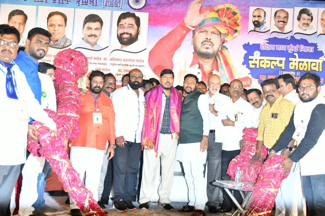 भाजपा नेता विट्ठल कार्दिमोल इसके अलावा साहेबराव ससाने, अनीस पठान, सुभाष साल्वे, रवि गायकवाड़, नंदू साठे, शंकर साठे, महेंद्र पाटिल, वैशाली जगताप, एमएस नंदा, सचिन मोहिते, रमेश गायकवाड़ जैसे नेता और कार्यकर्ता दिखाई दिए. 