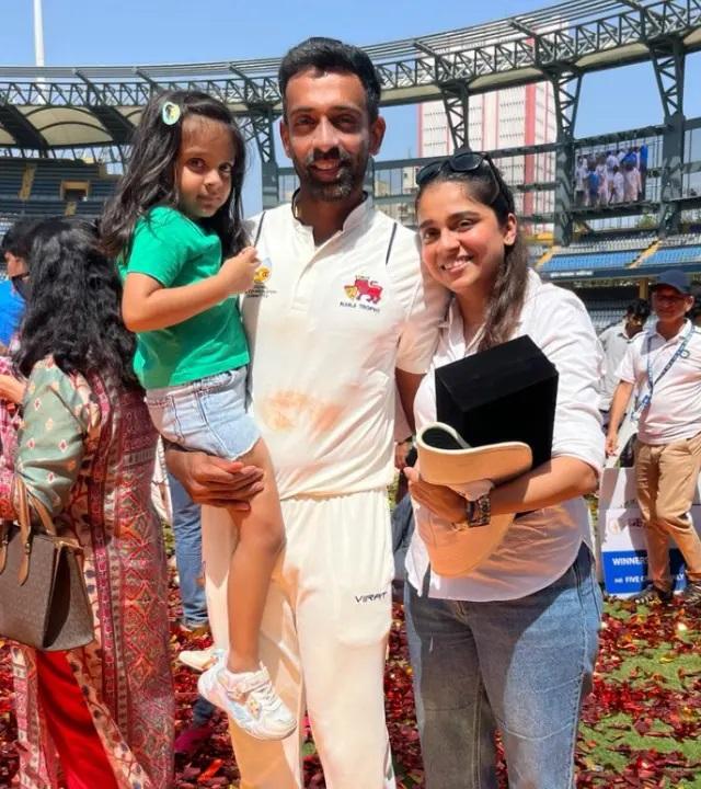 तेज गेंदबाज धवल कुलकर्णी, जिन्होंने अपना आखिरी प्रथम श्रेणी क्रिकेट मैच खेला था, ने विदर्भ टीम का आखिरी विकेट लेकर मुंबई को 169 रन से जीत दिलाई. पूर्व तेज गेंदबाज ने विदर्भ के पहले मैच में 11 ओवर में 15 रन देकर तीन विकेट हासिल किए.
